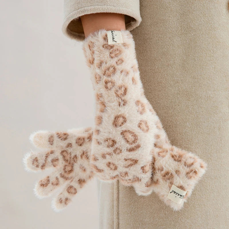 Rory Leopard Knit Gloves