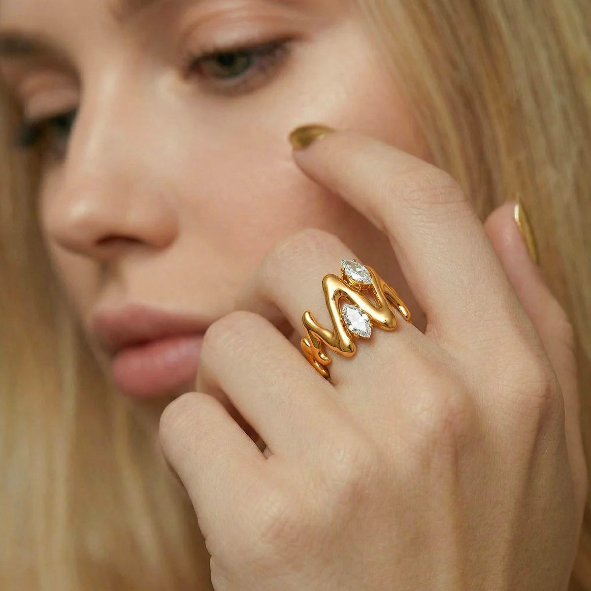 Velora Wave Ring