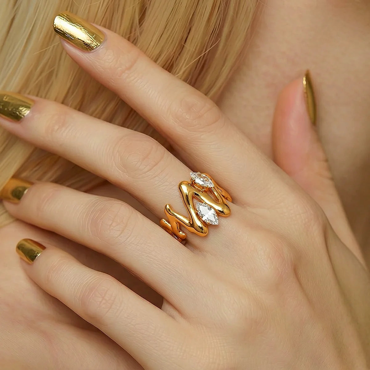 Velora Wave Ring