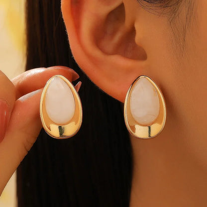 Rosée Teardrop Studs