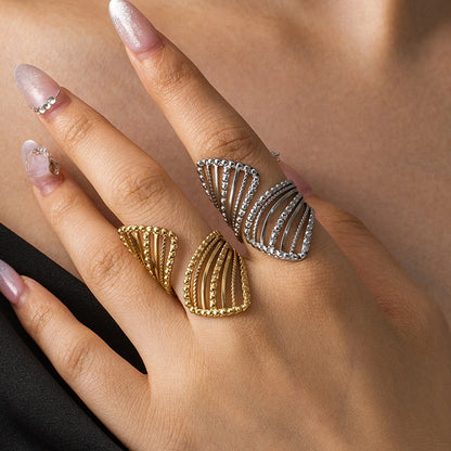 Lira Sculpted Ring