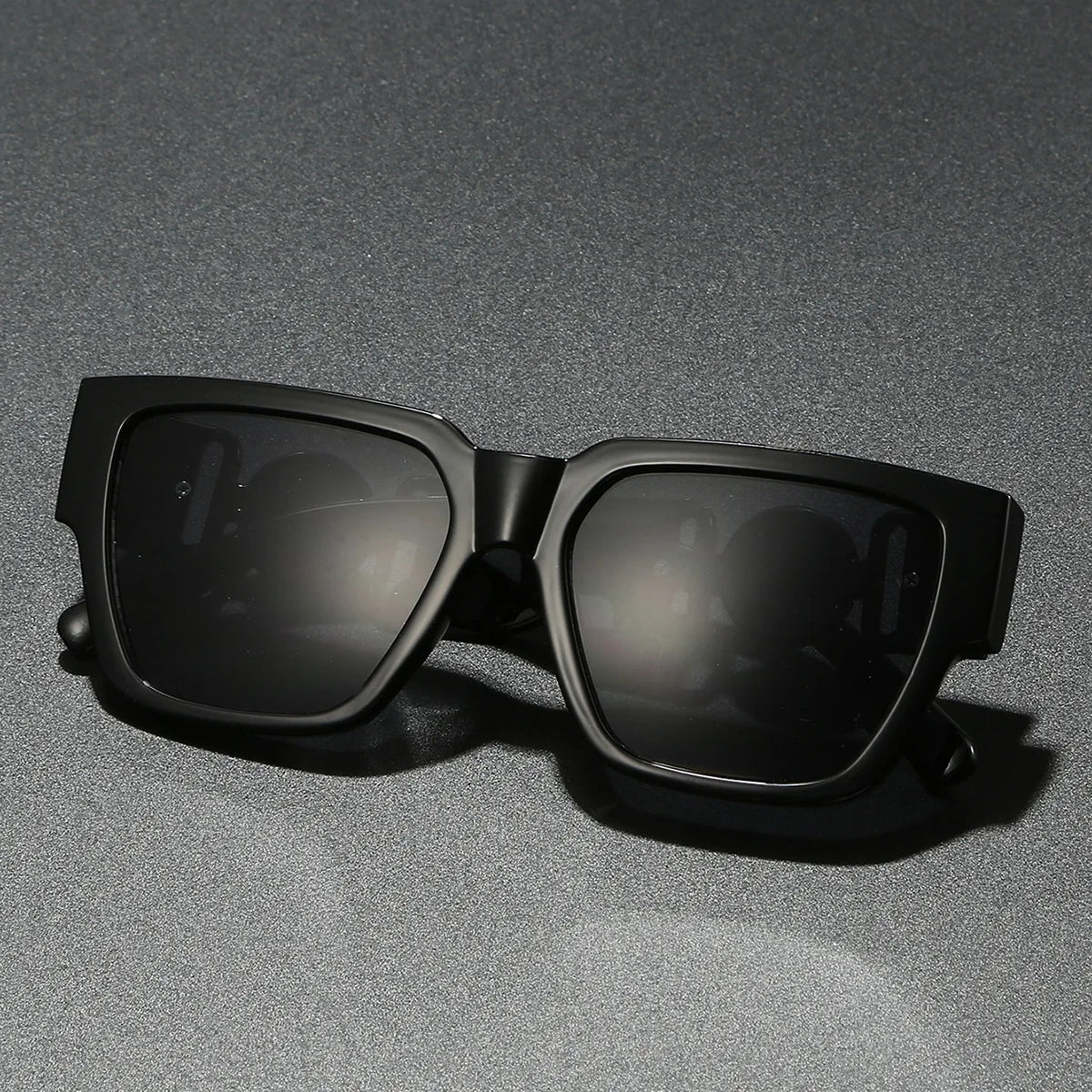 Alessia Medallion Frames