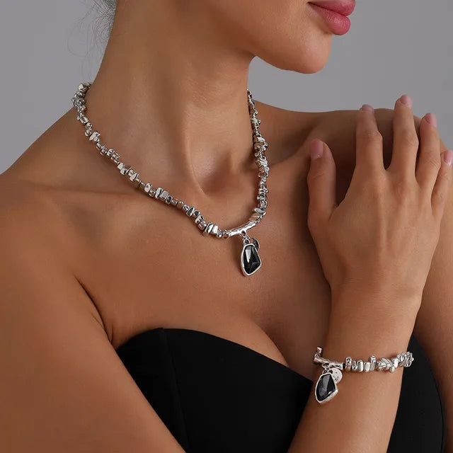 Noir Stone Set