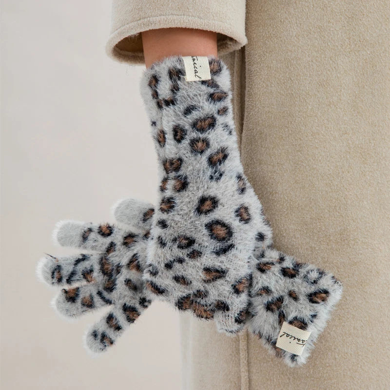 Rory Leopard Knit Gloves