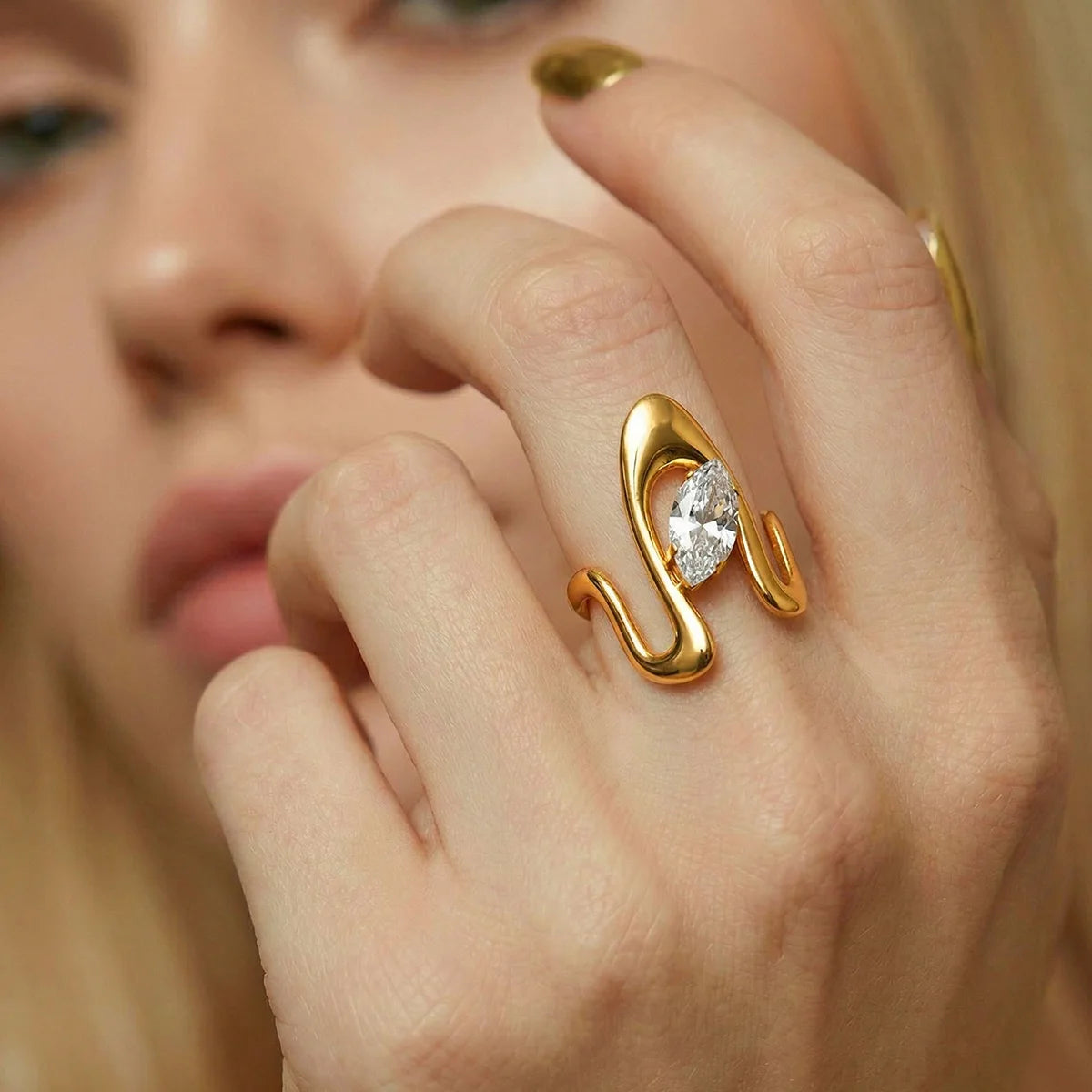 Velora Wave Ring
